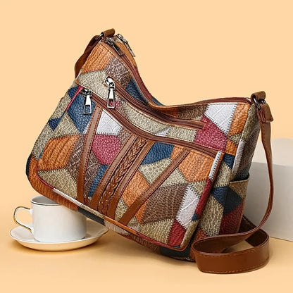 Sac vintage femme en cuir avec un design élégant et des motifs géométriques colorés, parfait pour un style chic