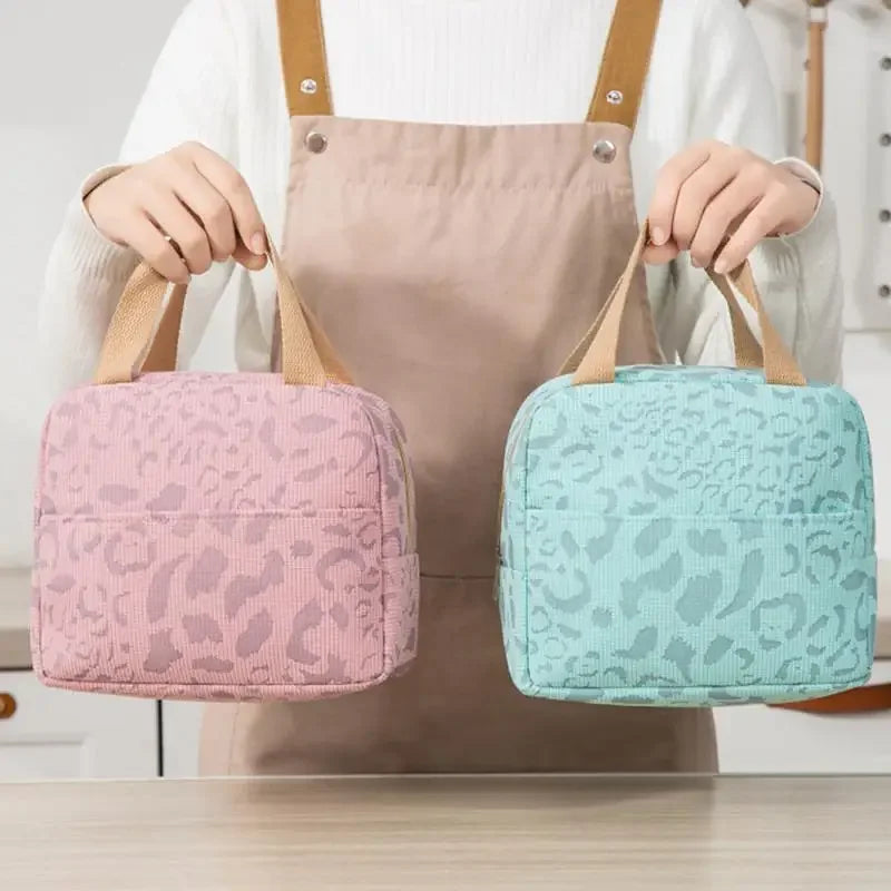 Sac isotherme tissu coloré en rose et bleu, idéal pour le déjeuner, avec des poignées robustes