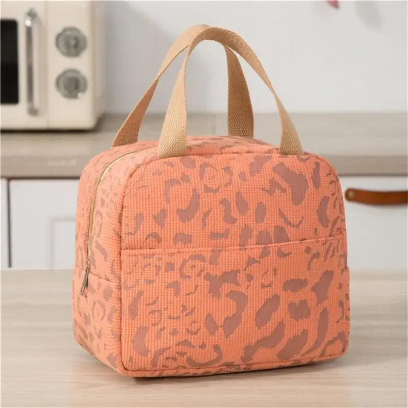 Sac isotherme en tissu orange avec motif léopard, idéal pour le déjeuner et les pique-niques