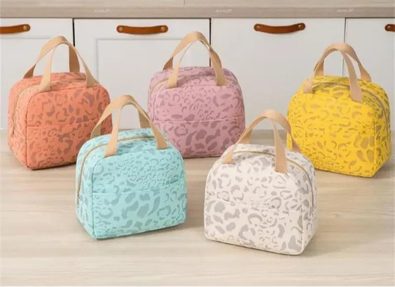 Sac isotherme tissu coloré avec motif léopard, parfait pour les déjeuners en déplacement