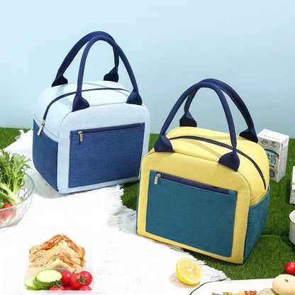 Sac isotherme enfants en bleu et jaune, idéal pour les repas scolaires, avec poches pratiques et design coloré