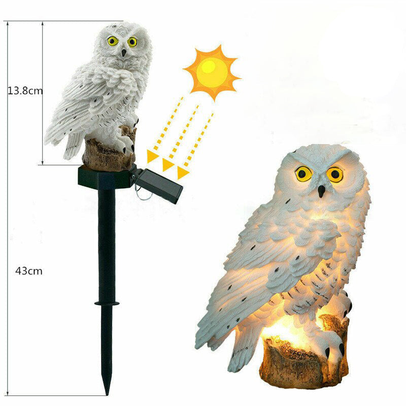 Lampe LED solaire extérieure en forme de chouette, idéale pour égayer votre jardin avec une lumière douce.
