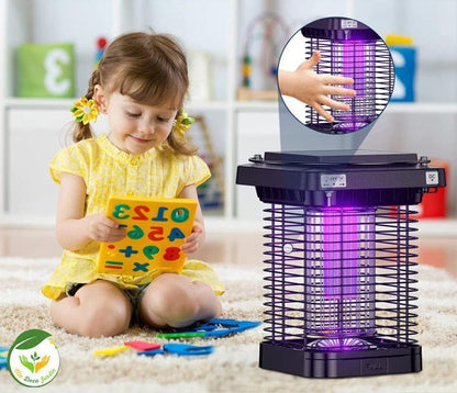 Fille jouant avec des jouets colorés près d'une lampe anti moustique JARDIN KILLERS pour extérieur, idéale pour les jardins.